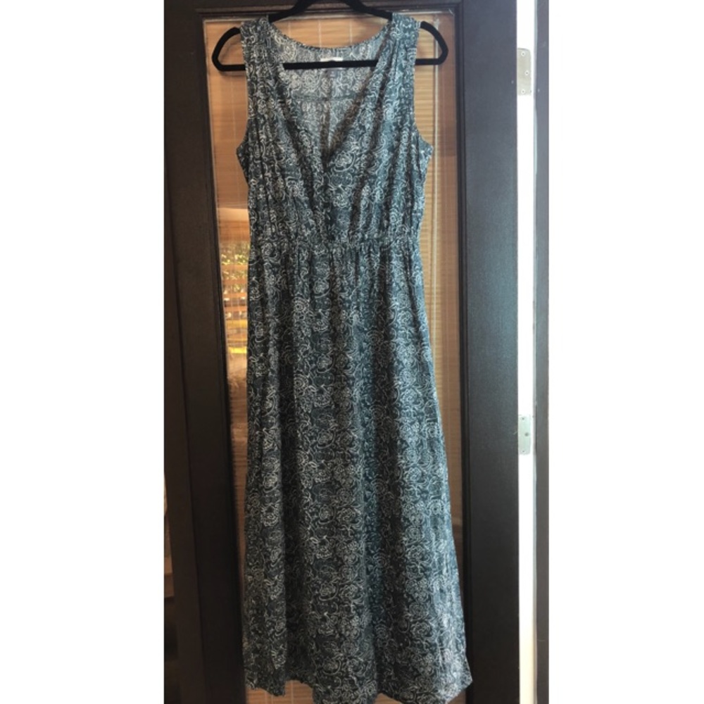 Long, loose, flowing dress